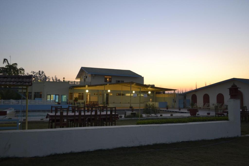Swaraj Resorts Bharatpur Extérieur photo